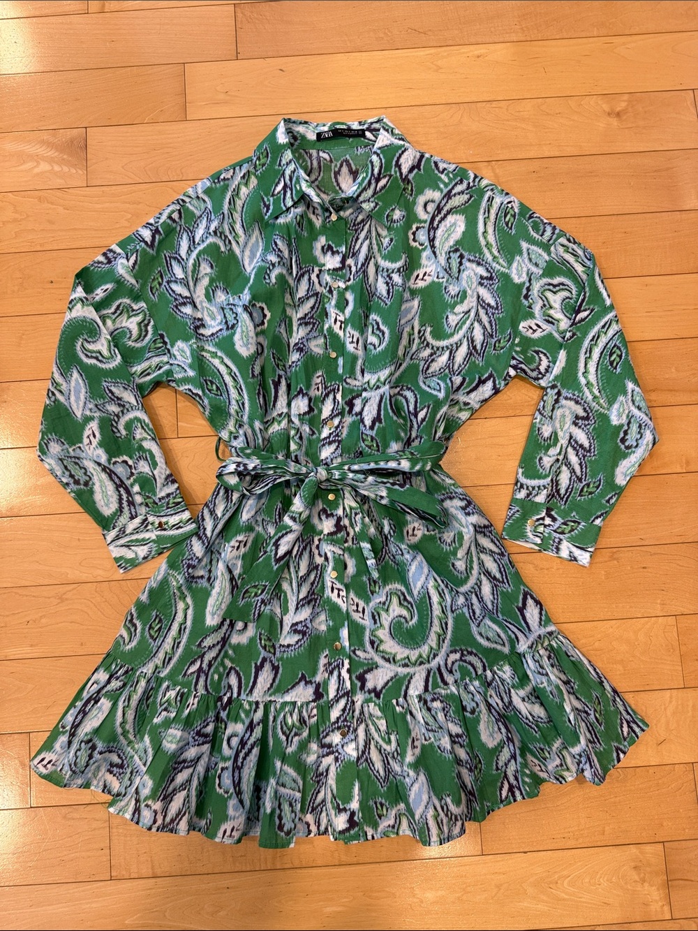 Woman’s Zara Green Paisley Button-Up Dress
